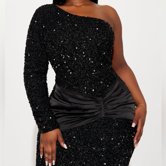 Elegant Black Sequin Gown one shoulder - Picture 8 of 11